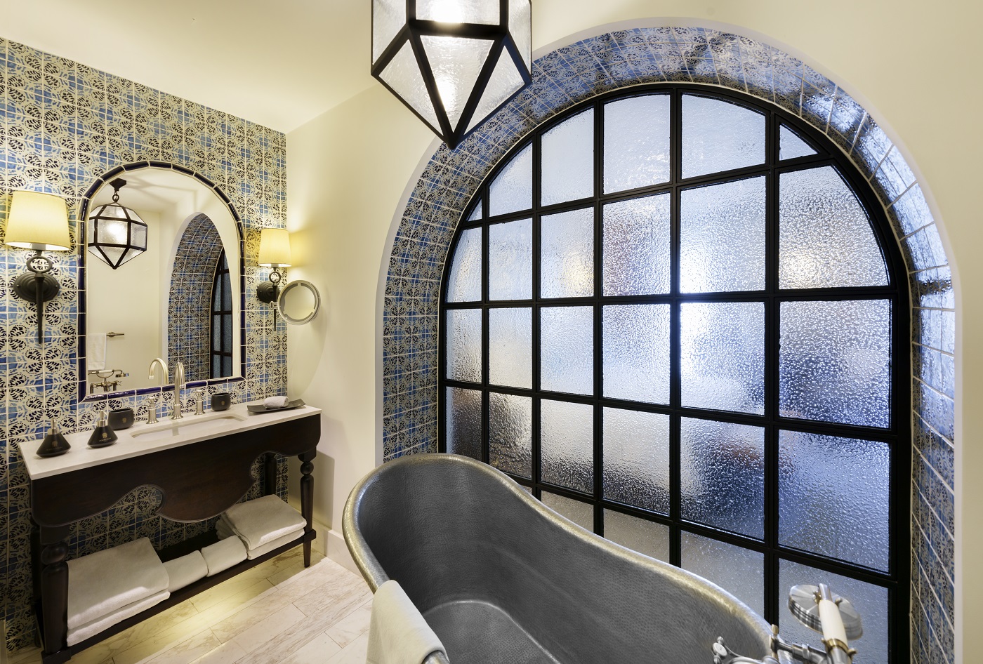 Urban jr suite de Banyan Tree Puebla, con lujosa tina histórica 